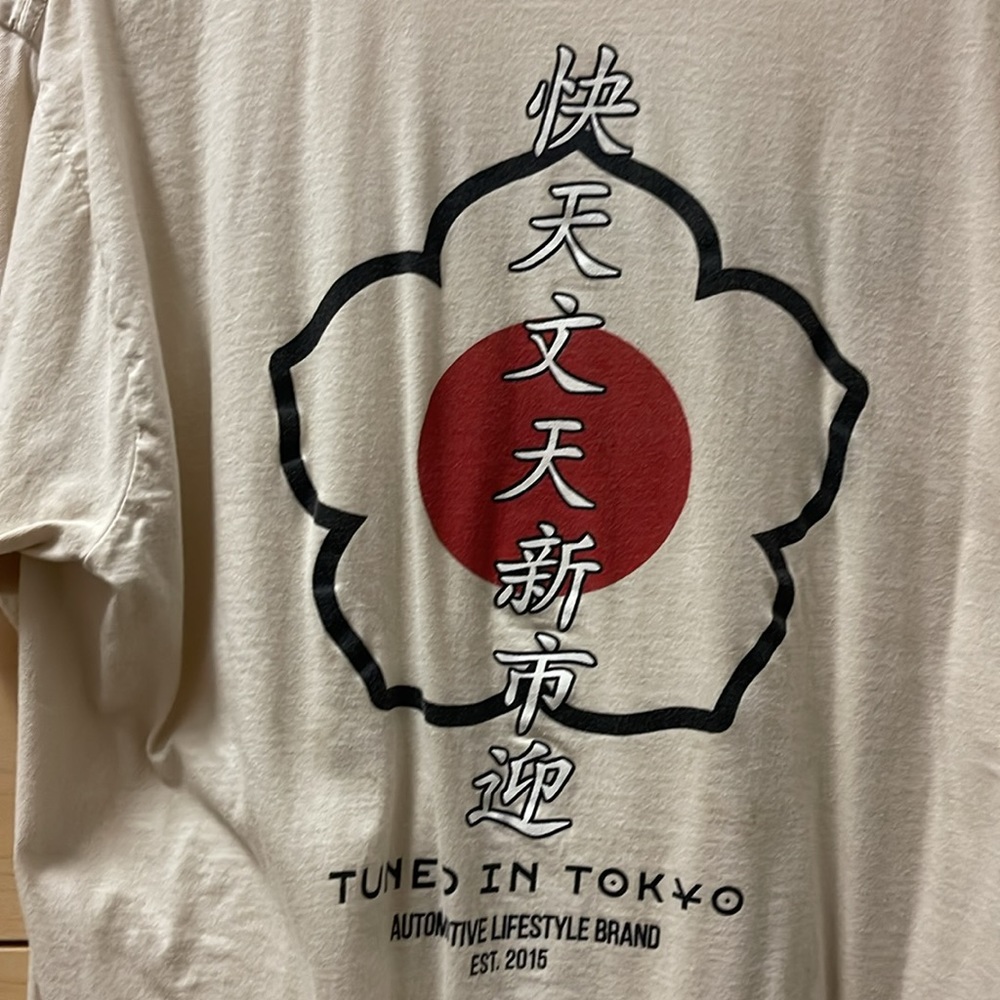 Tuned in Tokyo t-shirt - Picture 6 of 9